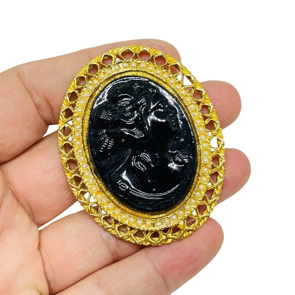 Vintage gold tone molded glass black cameo brooch
